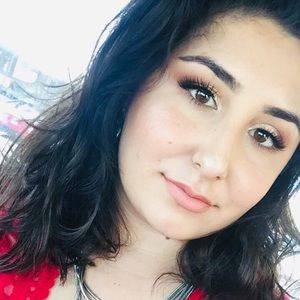 Meet your Posher, Elvia